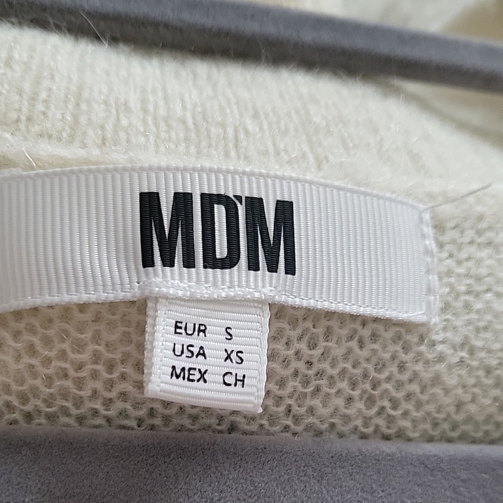 MD'M Ivory Mohair-Blend V-Neck Sweater with Turquoise Pattern Women Size M - Picture 8 of 9